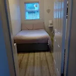 Compact One Bed Near Of 아파트