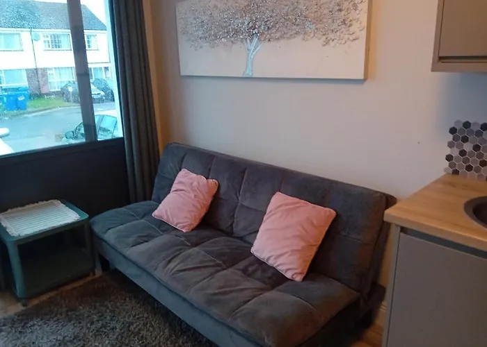 Compact One Bed Near Of *